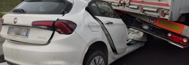 Incidente tra un'auto e un tir sull'A1: otto chilometri di coda tra Ceprano e Frosinone