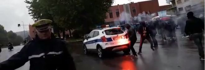 Atalanta-Lazio, ecco il video dell'assalto ultrà all'auto dei vigili