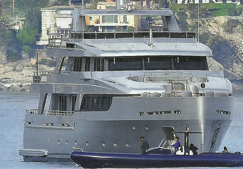 Pier Silvio Berlusconi e il mega yacht, ecco la barca che sostituirà quella affondata
